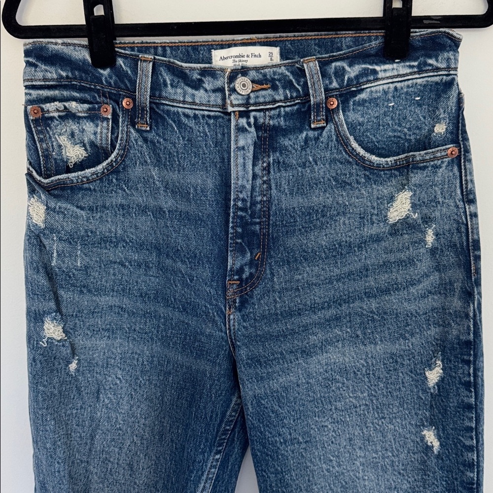 Abercrombie & Fitch NWT The Skinny High Rise Distressed Cropped Jeans - Size 29S - Picture 2 of 8